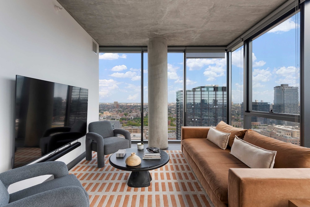 Cloud9 6 apt for 30ppl Fulton Market The Nouveau
