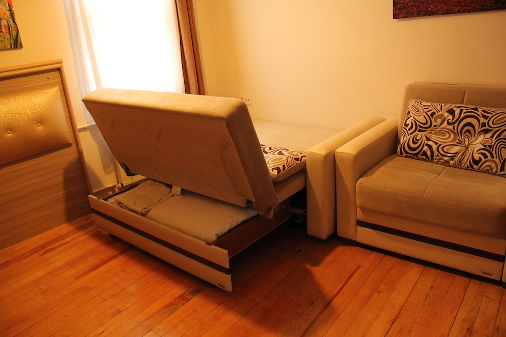 Jasmine Daire - Image 24