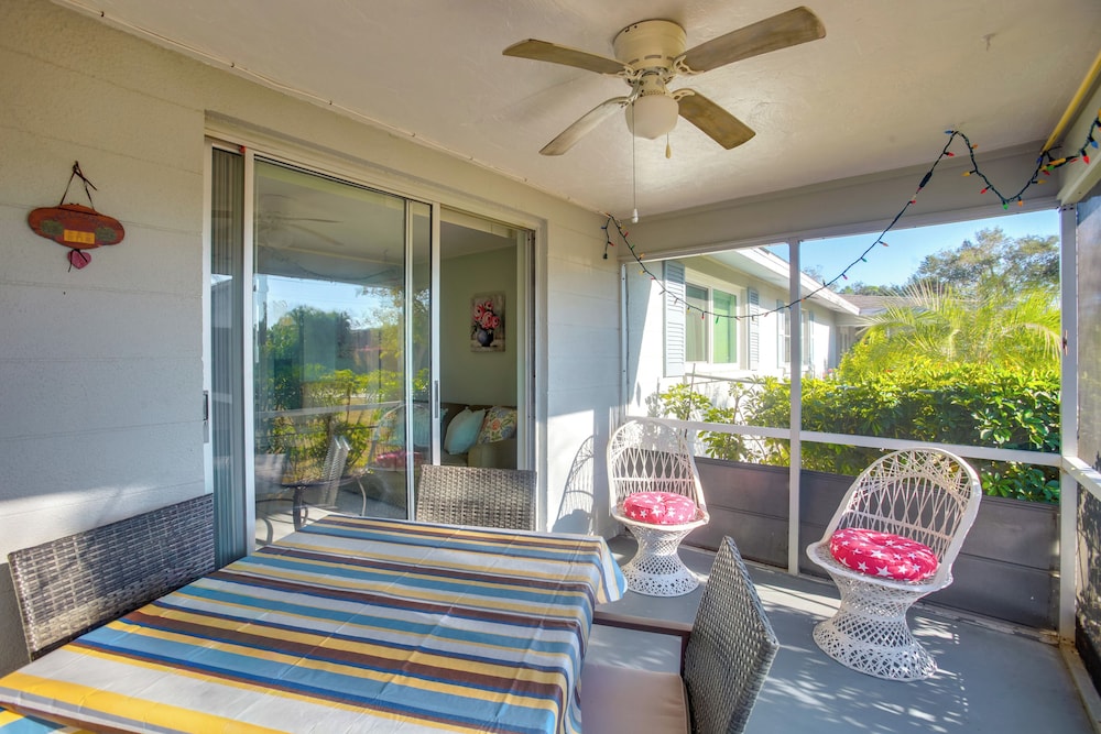 3 Mi to Beach! Sunny Englewood Retreat w/ Lanai