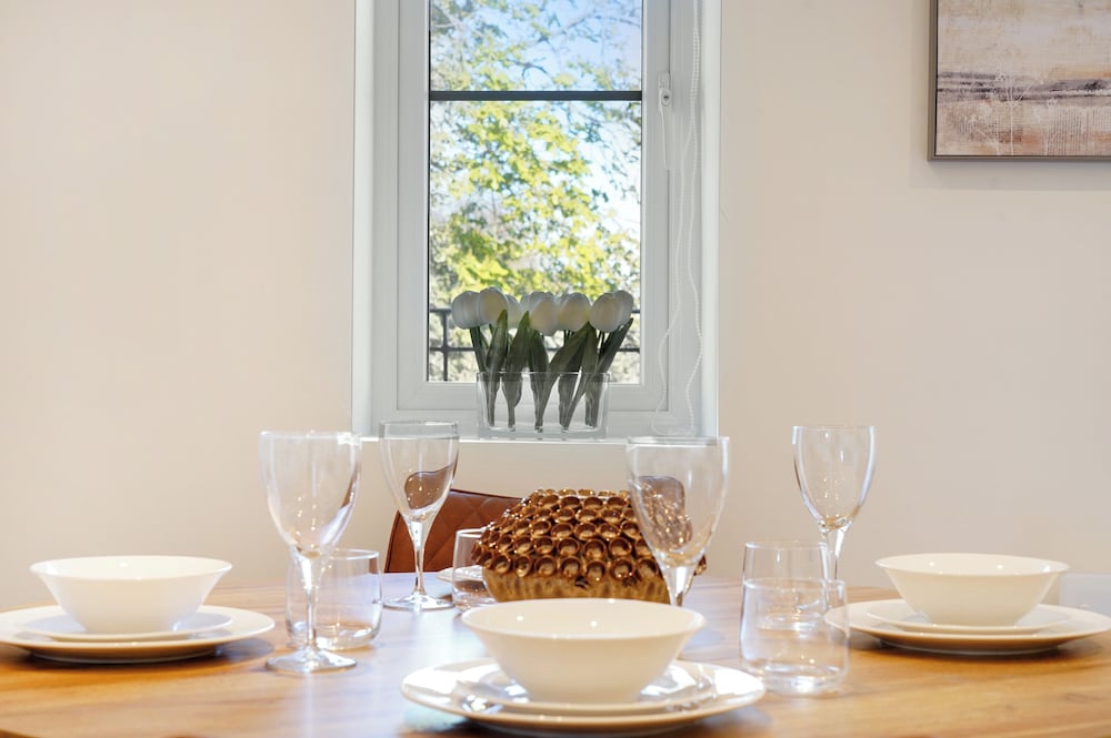 105A Beechwood Grove Flat