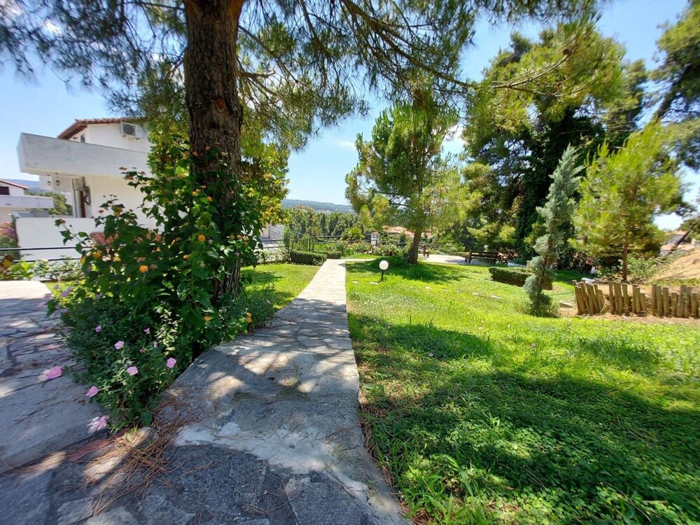 Elani Private Retreat - Villa Anna Garden Escape