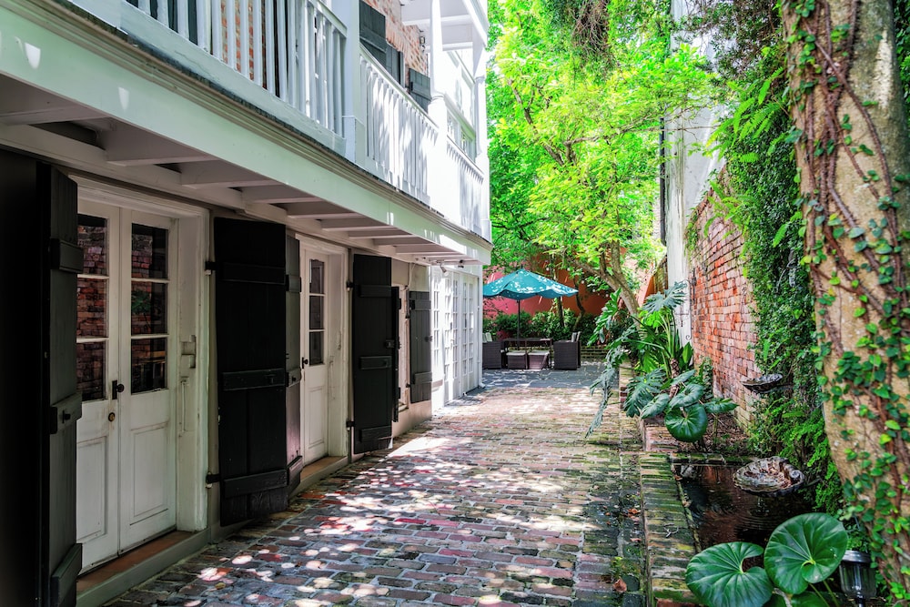 French Quarter Lanaux Mansion B & B