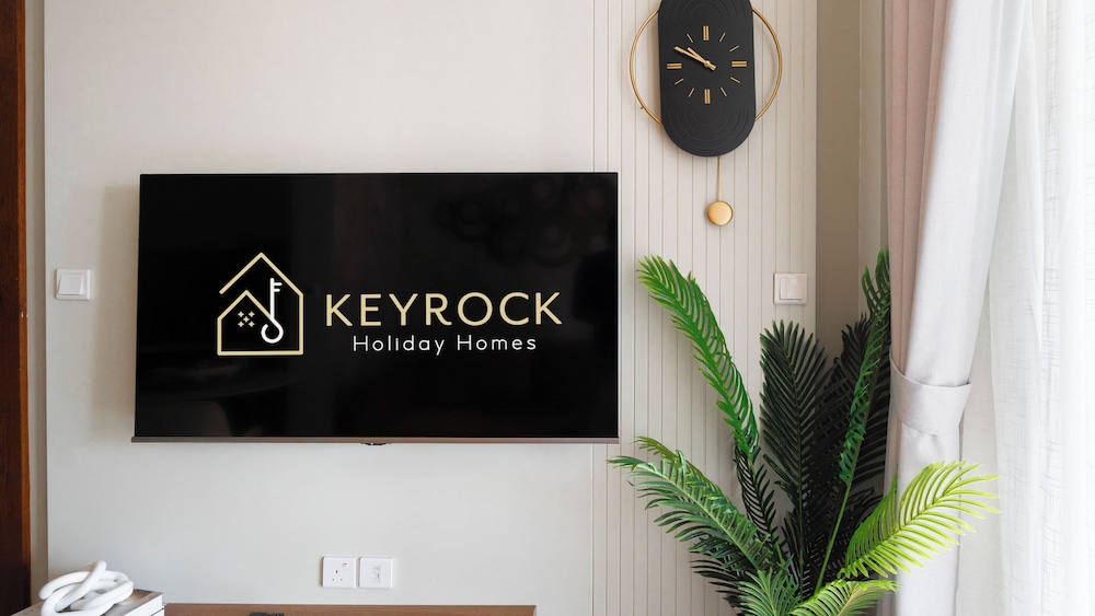 Keyrock Living - 1BR Lake View at Reva