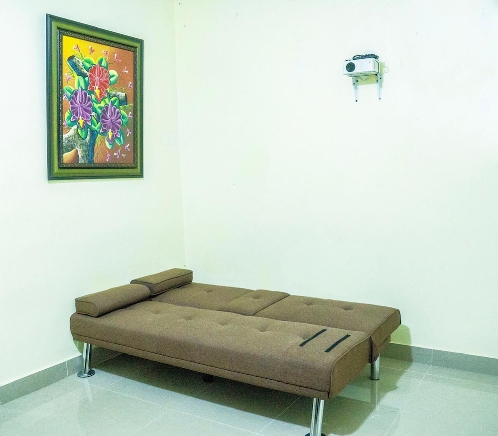 Centrally Located in El Pino la Vega, Space for 8 or More Guest, Heated Pool