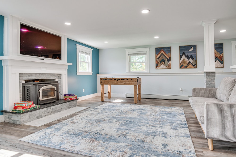 Golf, Hike & Explore: Family Home in Pembroke!