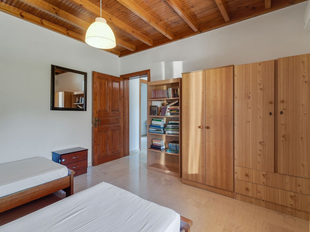 Simplistic Villa in Korfu near Sea Beach photo 3