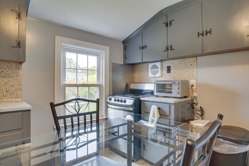 1 Mi to Windmill Beach: South Yarmouth Apt!