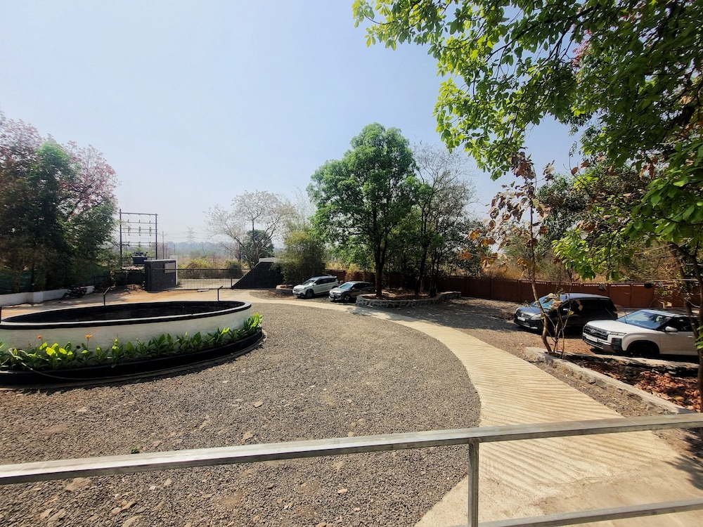 Bird's Nest Resort - Shahapur