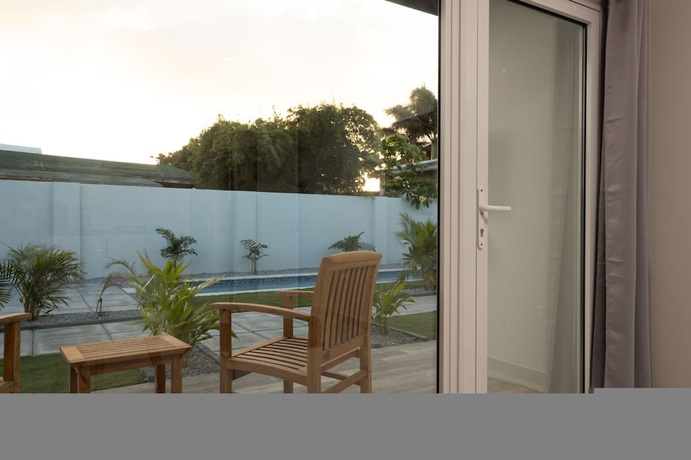NEW - Cozy Modern One Bedroom Close to Beach