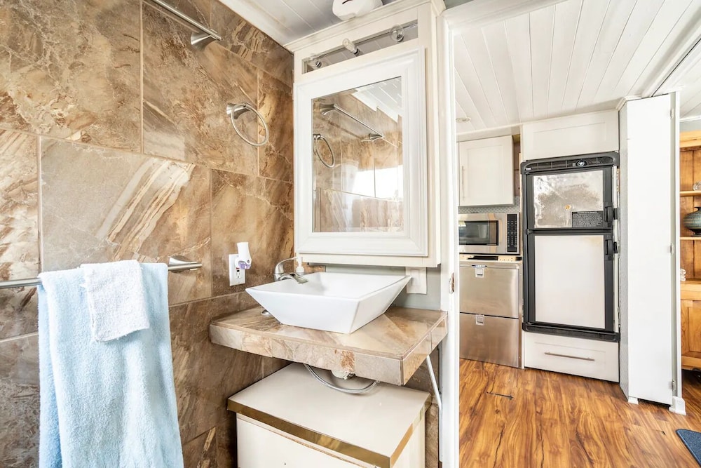 62' Yacht M/v Possibilities On Wide Private Canal 3 Bedroom Houseboat