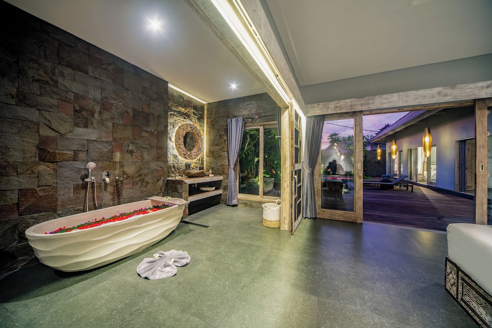 Luxury-Sang Villa-Central Sanur