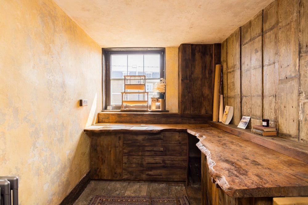 Extraordinary Grade Ii-listed Early Georgian Home
