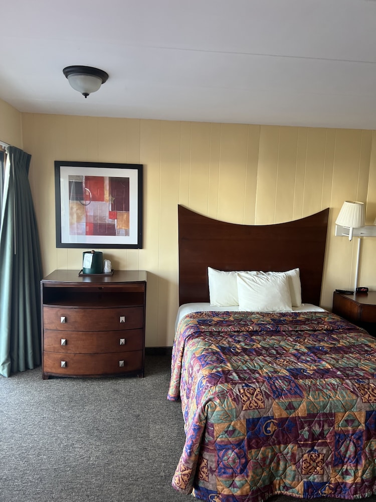 All Star Inn & Suites