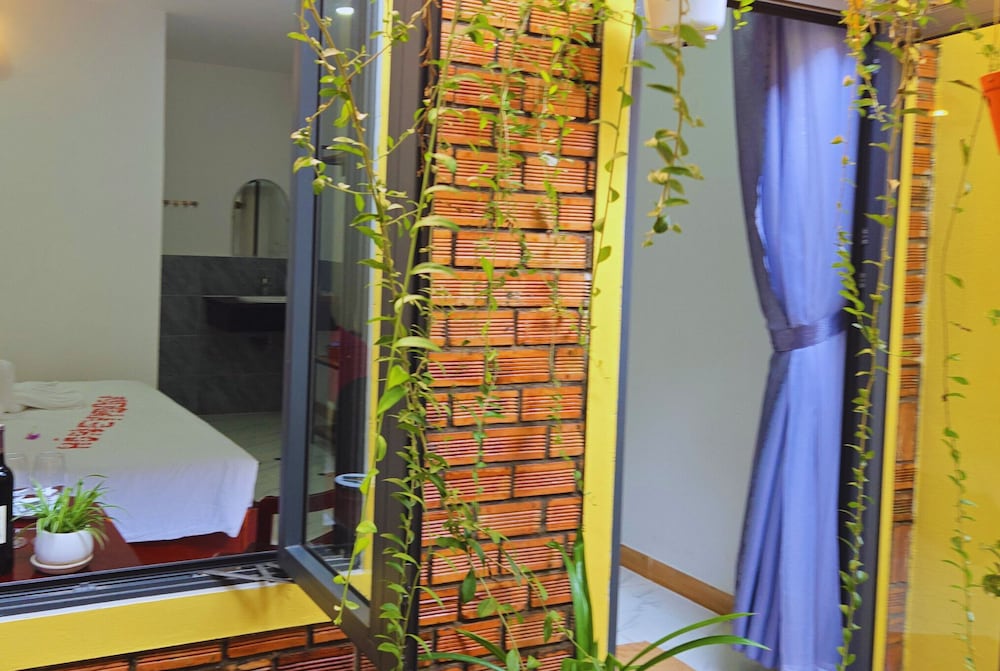 Tween House