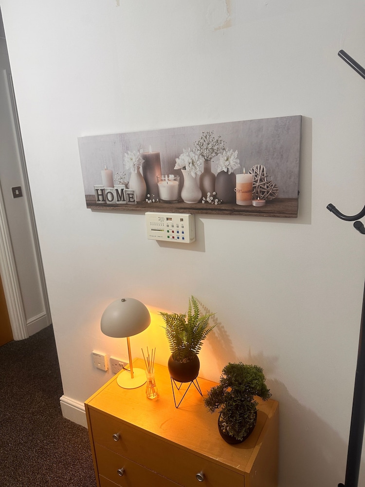 Charming Birmingham Apartment With Mini Balcony and Wifi With a Free Parking