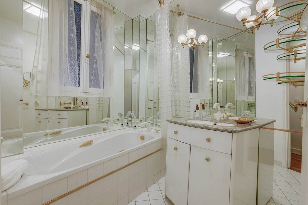 Passy Glow 2BR Home in the 16th Arrondissement