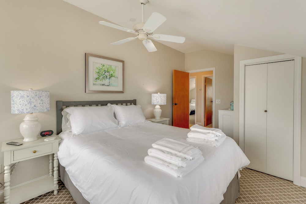 Walk to Beaches: Sunny East Haven Home w/ Grill view 5