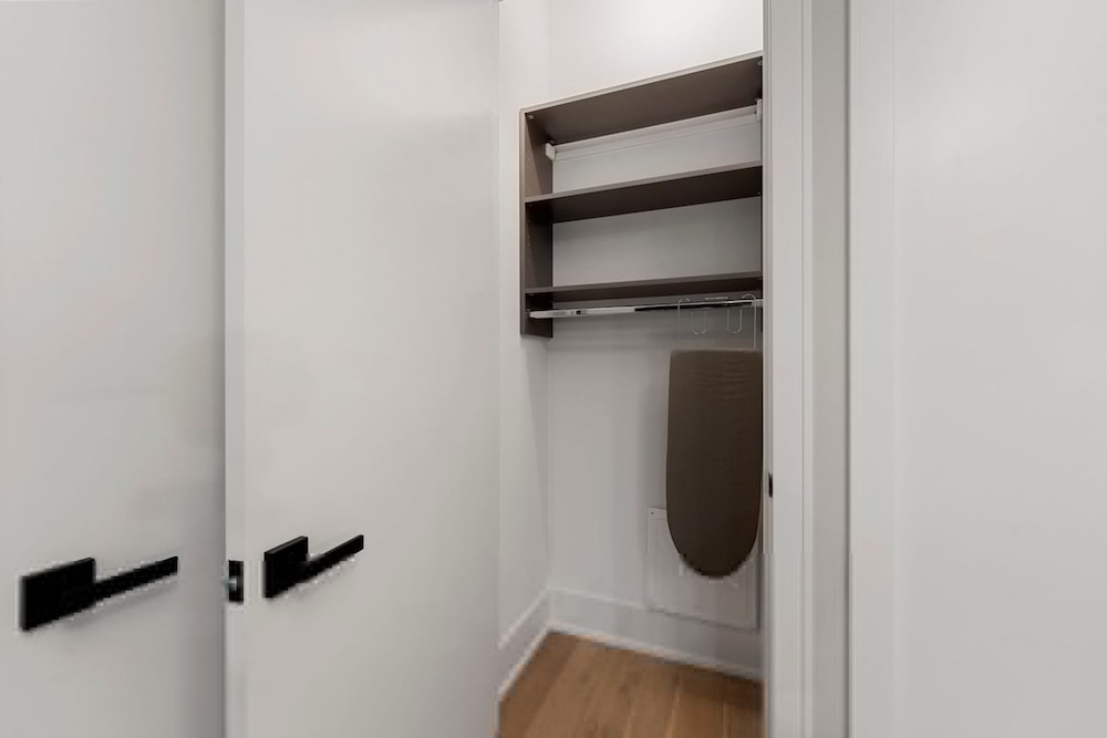 Chic 2BR 2BA Condo w Balcony - River North Chicago