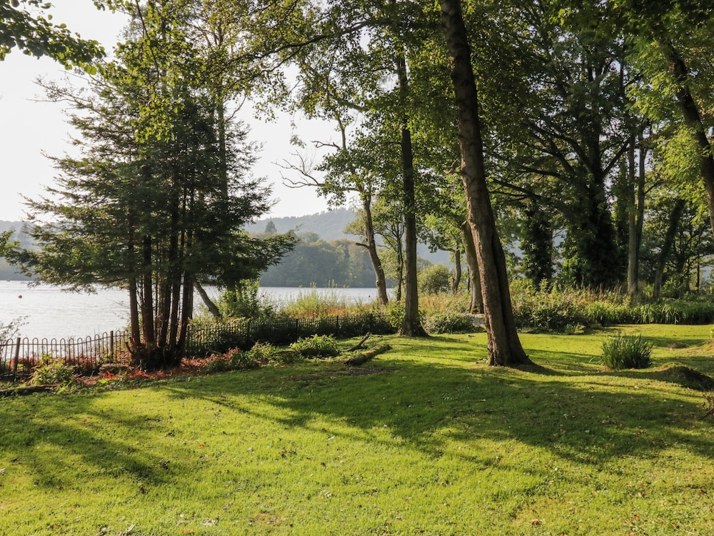 Tree House, Partial Lake Views
