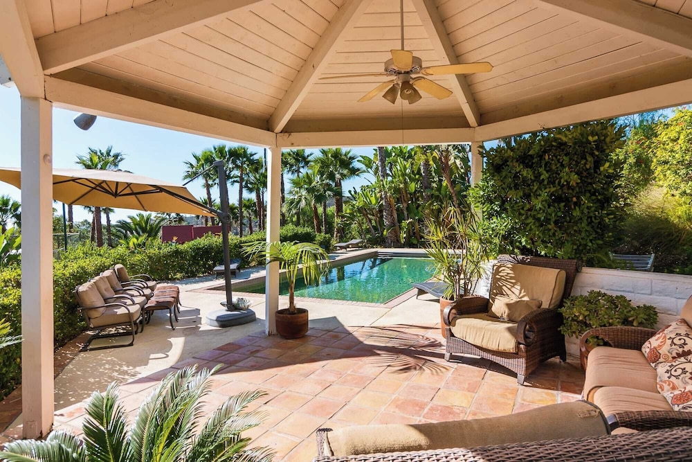 Two Estates w/ Pools, Hot Tubs, Game Rooms, Valley Views & Tennis Court Near Beaches & Wineries