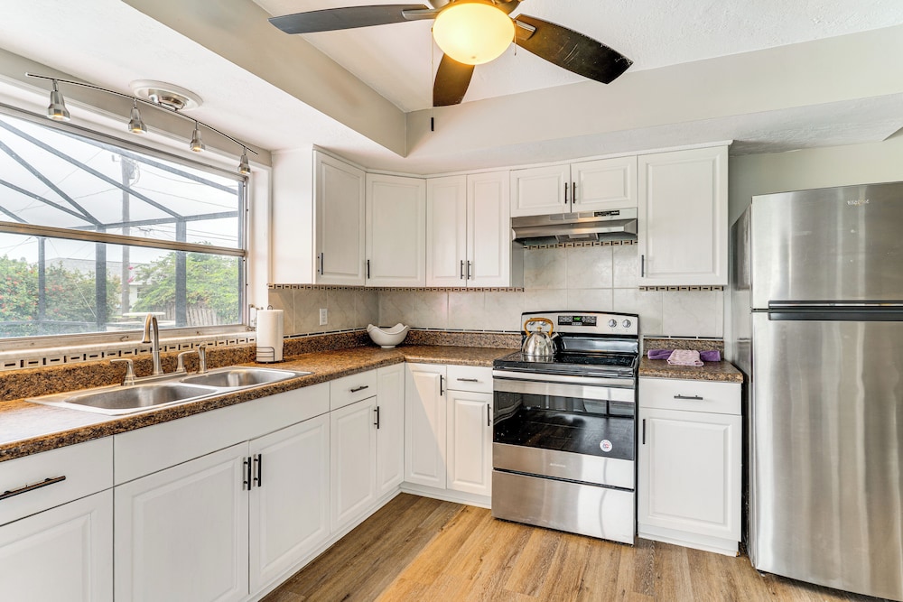 4 Mi to Dtwn Cape Coral: Home w/ Pool & Patio