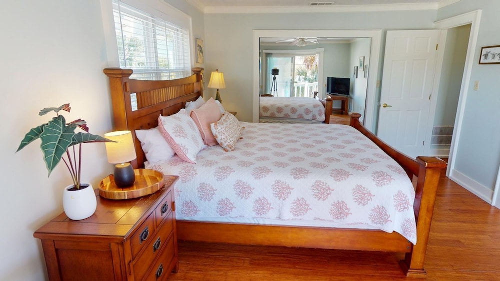 Peach on the Beach by Tybee Vacation Rentals