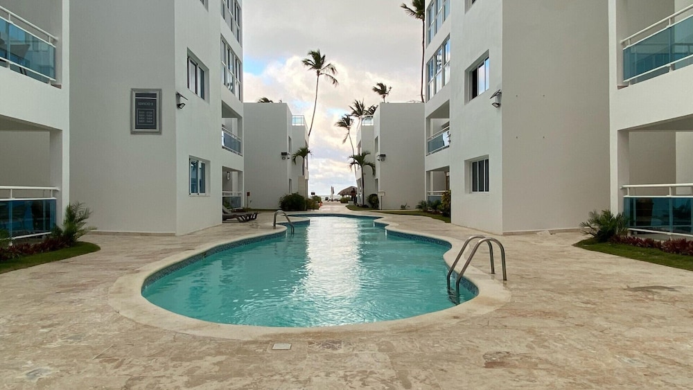 Penthouse With Rooftop and Pool & Beach Access