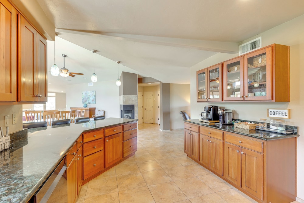 Home Near El Conquistador Golf: Hot Tub + Mtn View