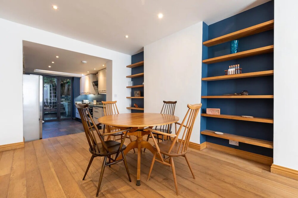 Charming 2 Bedroom House in Angel