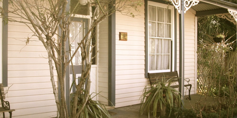Christchurch City & Country Cottages - Clarence Cottage