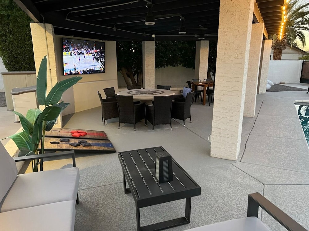 5BR Resort-style Oasis 2 Primary s Cabana Gameroom