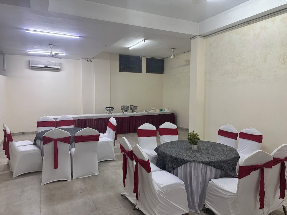 Hotel Ashray Noida