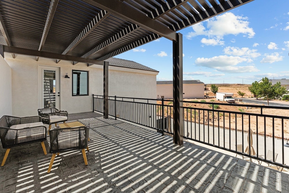 Desert Jewel With Private Gym And Pool 4 Bedroom Townhouse