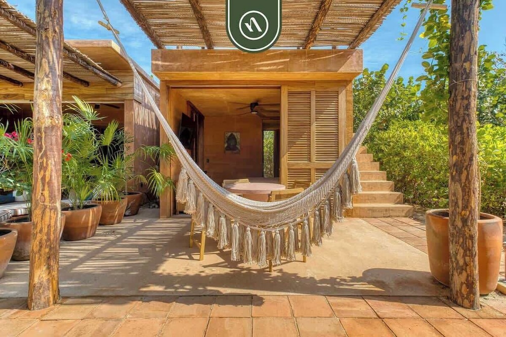 Stunning Two-bedroom Ocean View House - Mazul