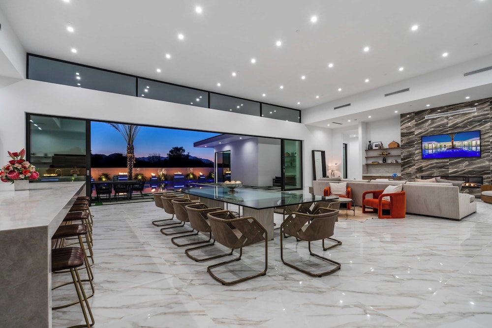 Pool, Hot Tub & Putting Green Minutes From Dining & Golf Bravo Villa #13 by Avantstay