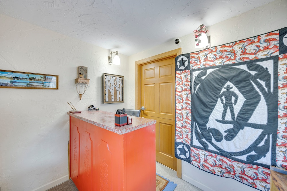 Mountain-view Apt: Walk to Local Attractions!