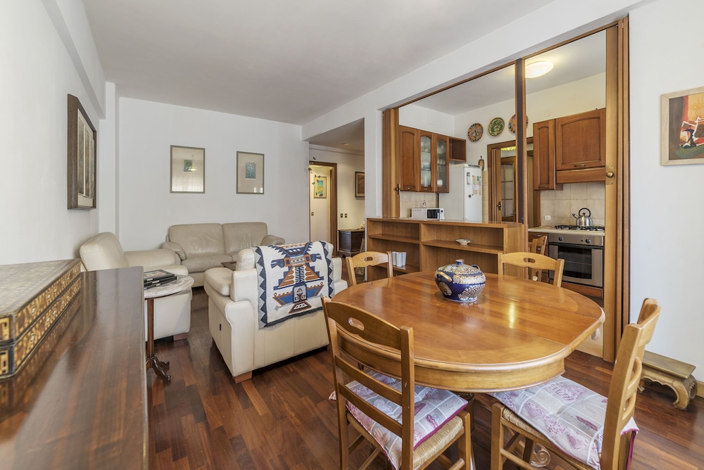 Portaportese Wooden Flat