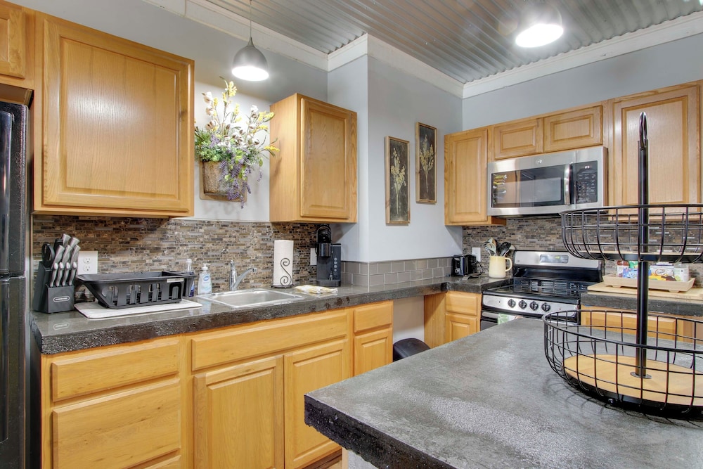 Commuter-friendly Rental Unit in Greenwood!