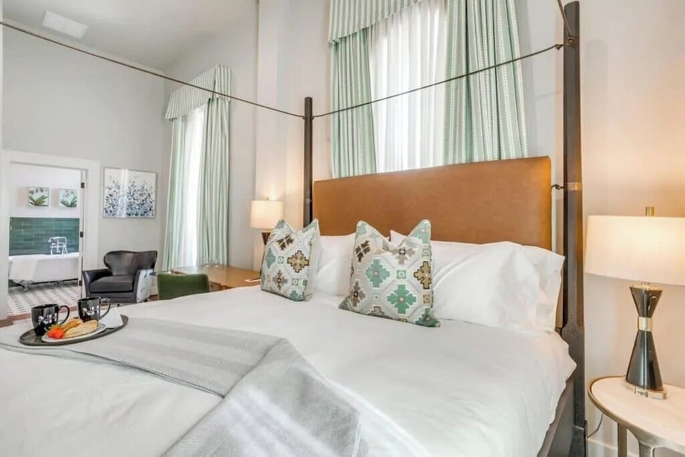 Nutt House Hotel