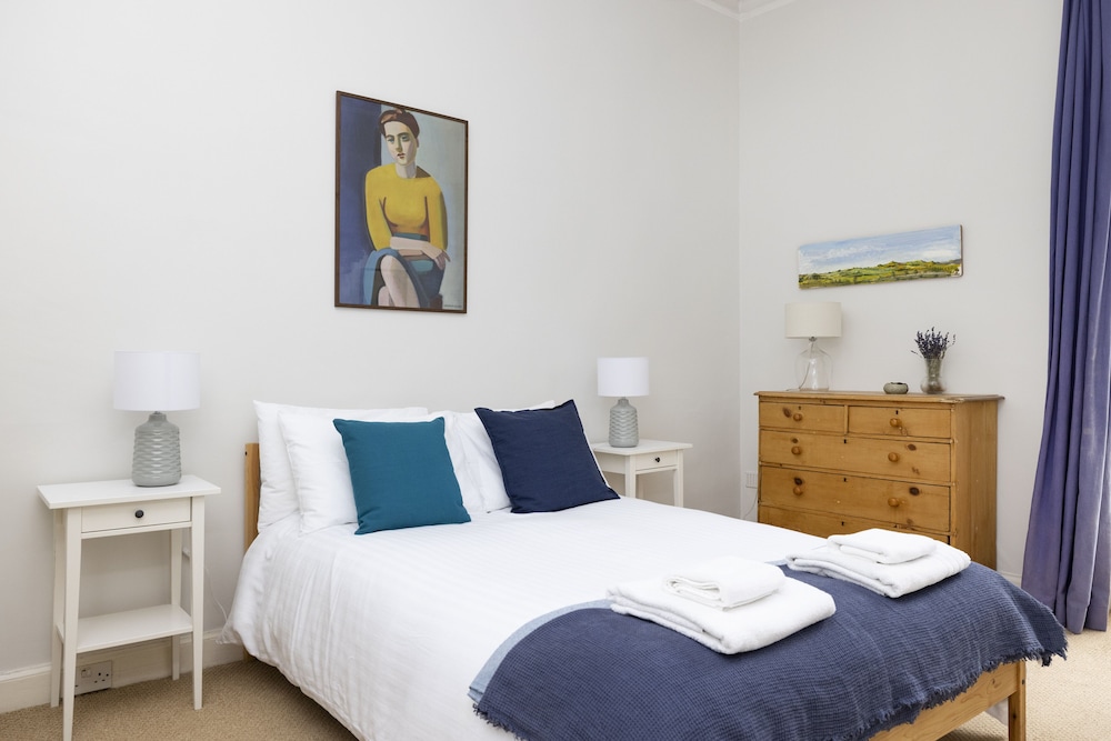 JOIVY 3-Bed Meadows Flat Near Castle & Royal Mile view 4