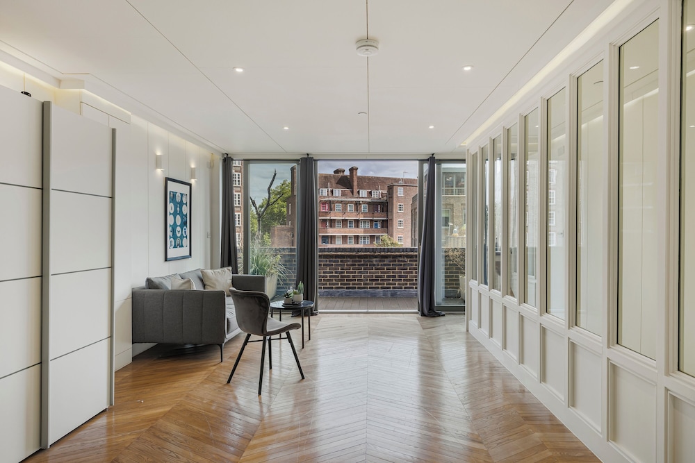 Spacious 5 Bdrm Townhouse in Camden