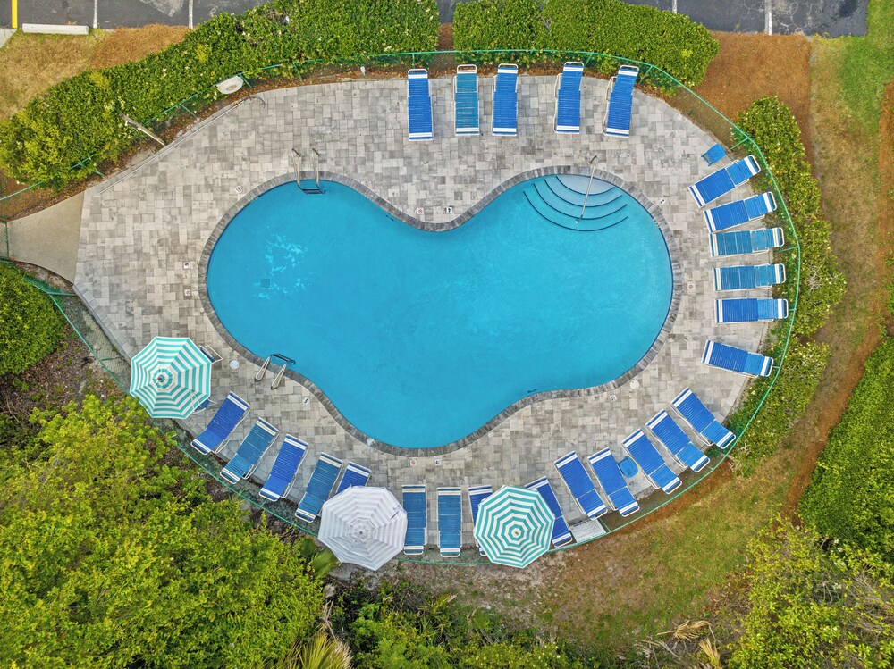 One More Round! 3BR 3BA Sleeps 10! 11 Pools! Golf Courses! Tennis Courts!