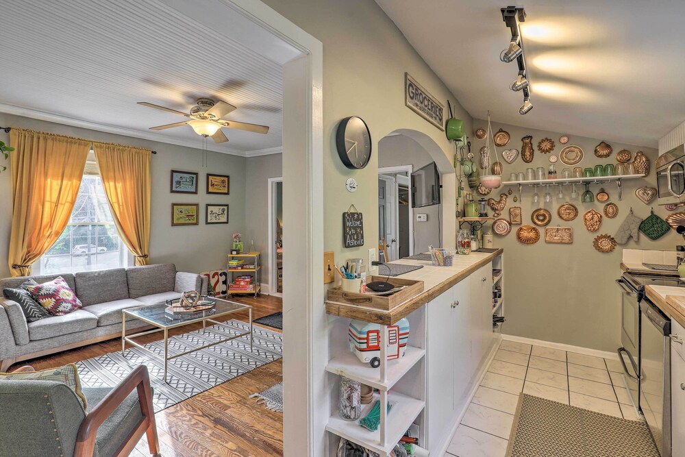 Stylish Woodfin Home w/ Backyard & Fire Pit view 5