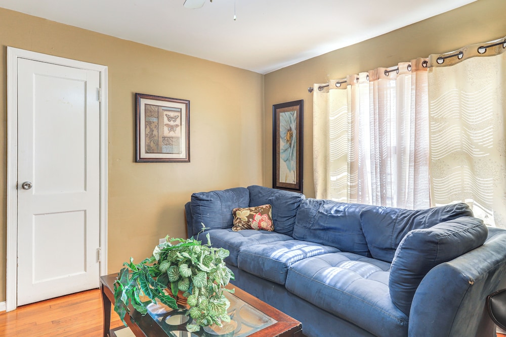 Half-mi to Pool & Golf: Atlanta Home w/ Veranda!