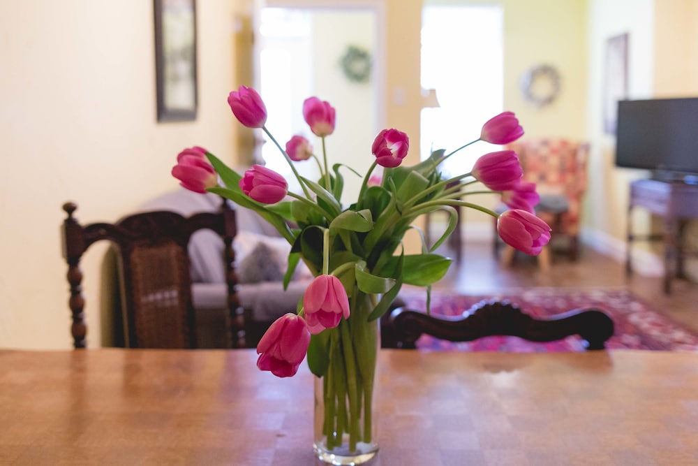 High Cotton Inn