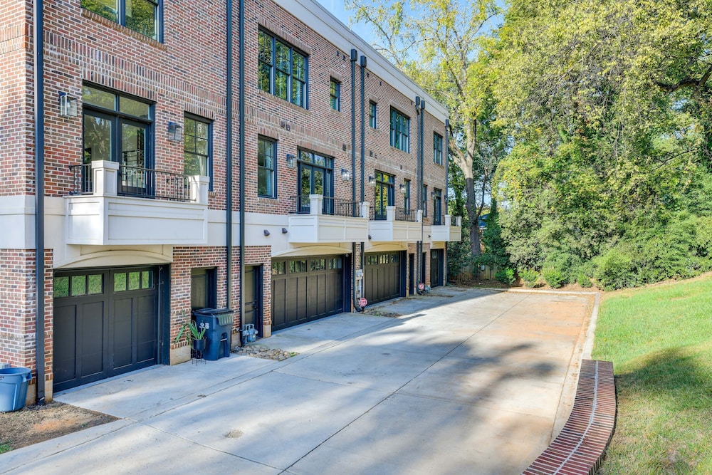 South End Charlotte Townhome < 2 Mi to Uptown! view 3