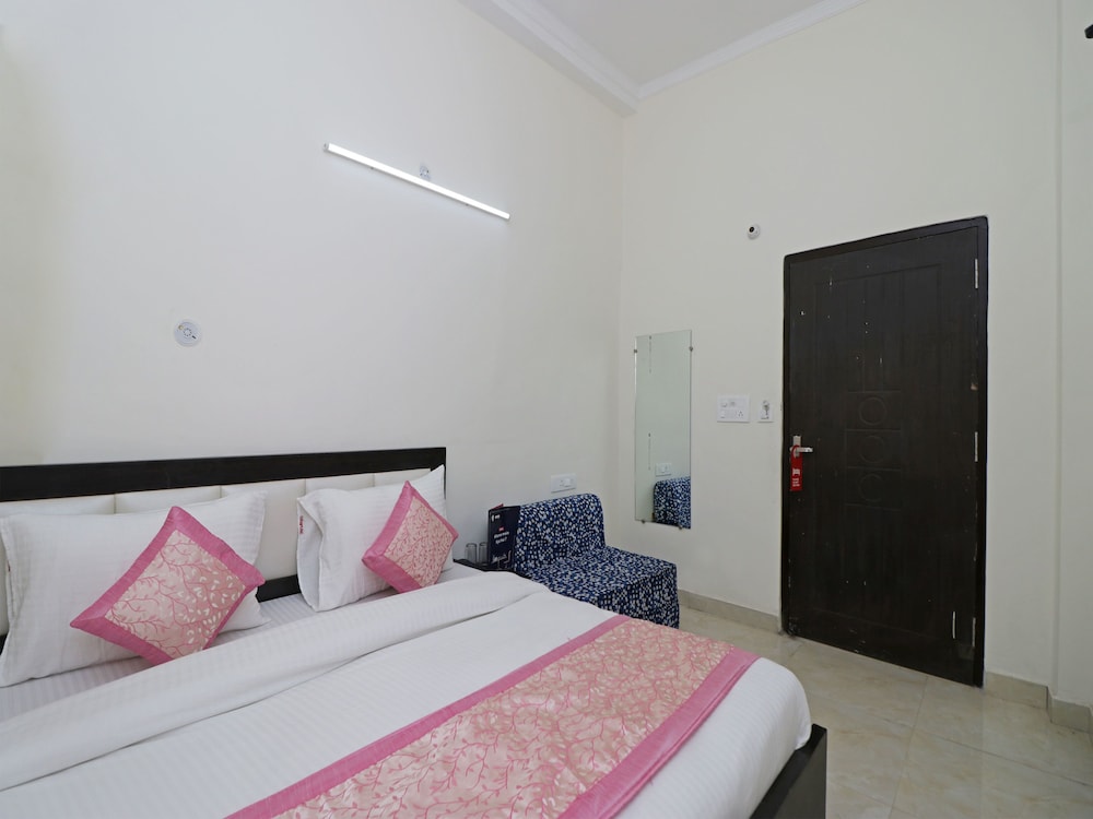 OYO 12738 Hotel Diamond