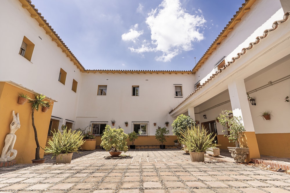 Marbella Inturjoven Youth Hostel view 3