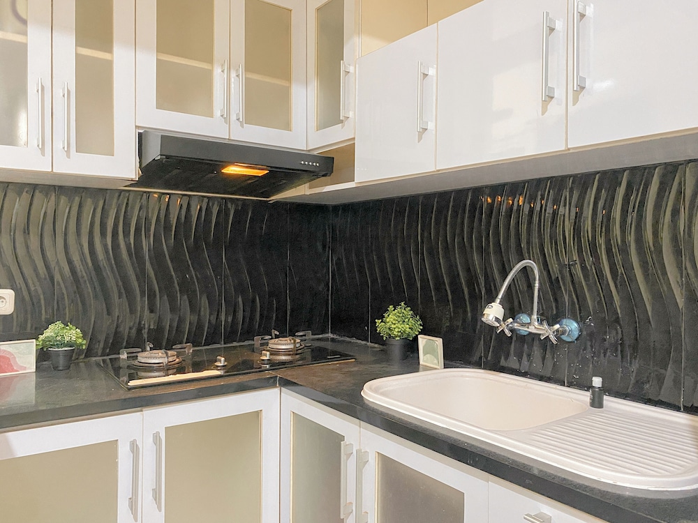Combined 1Br With Extra Room Apartment At Green Pramuka City