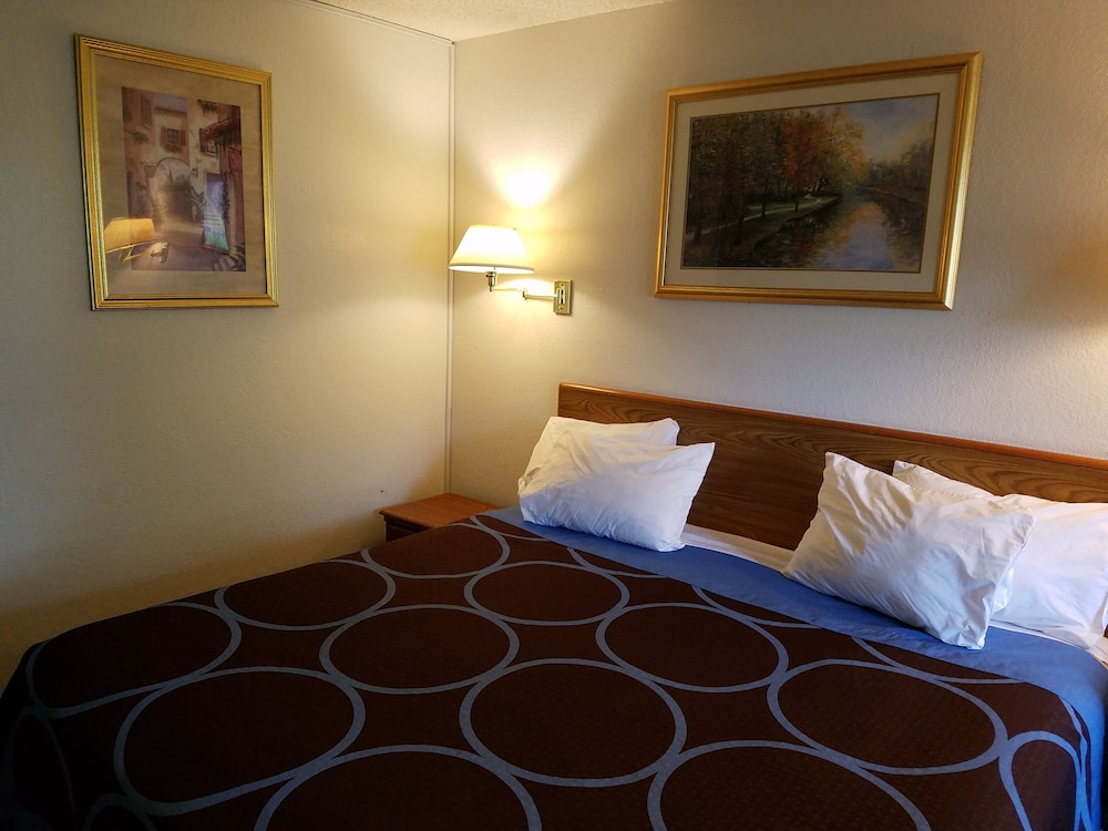 Auburn Inn view 5